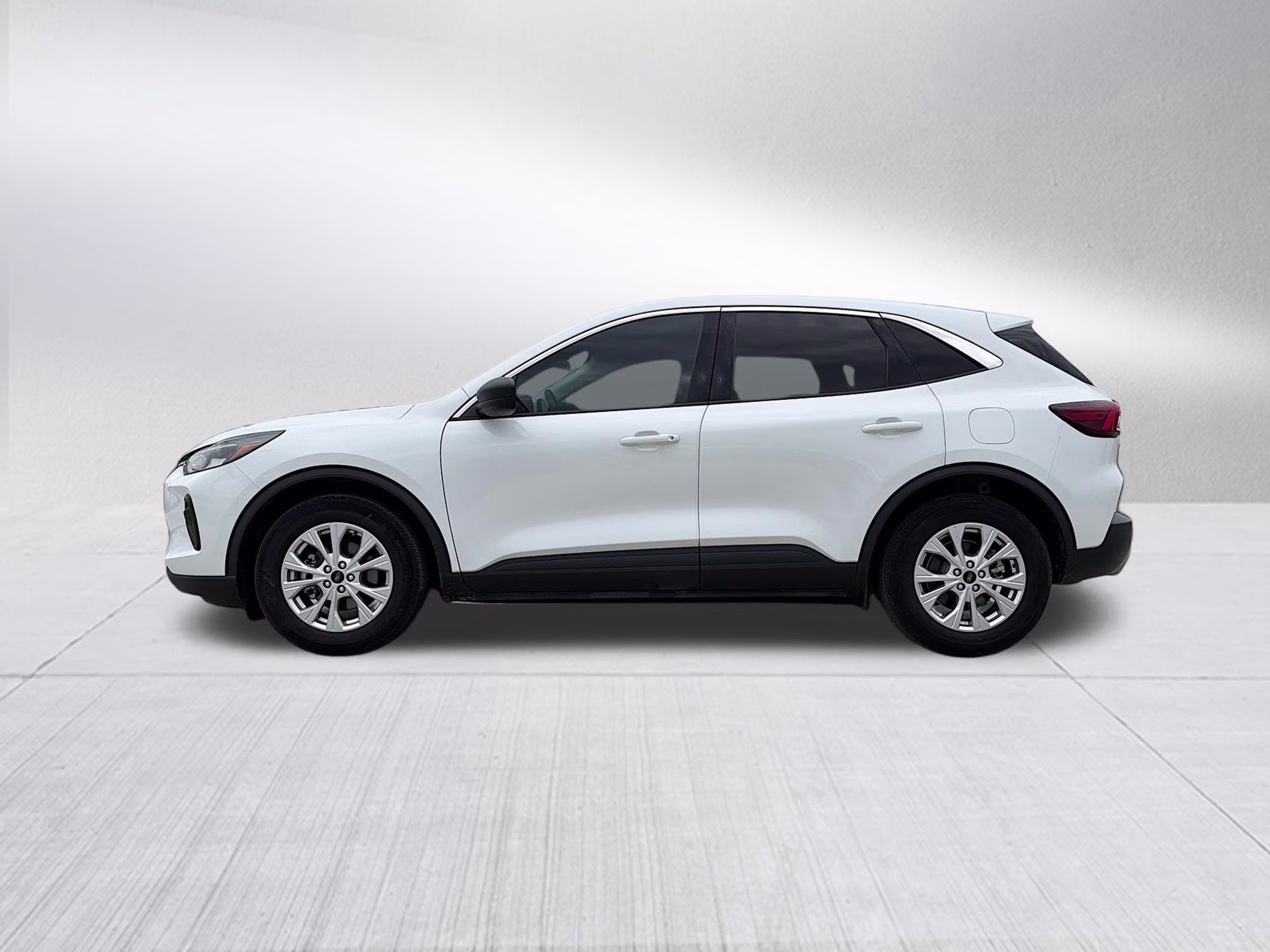 2024 Oxford White Ford Escape Active FWD SUV