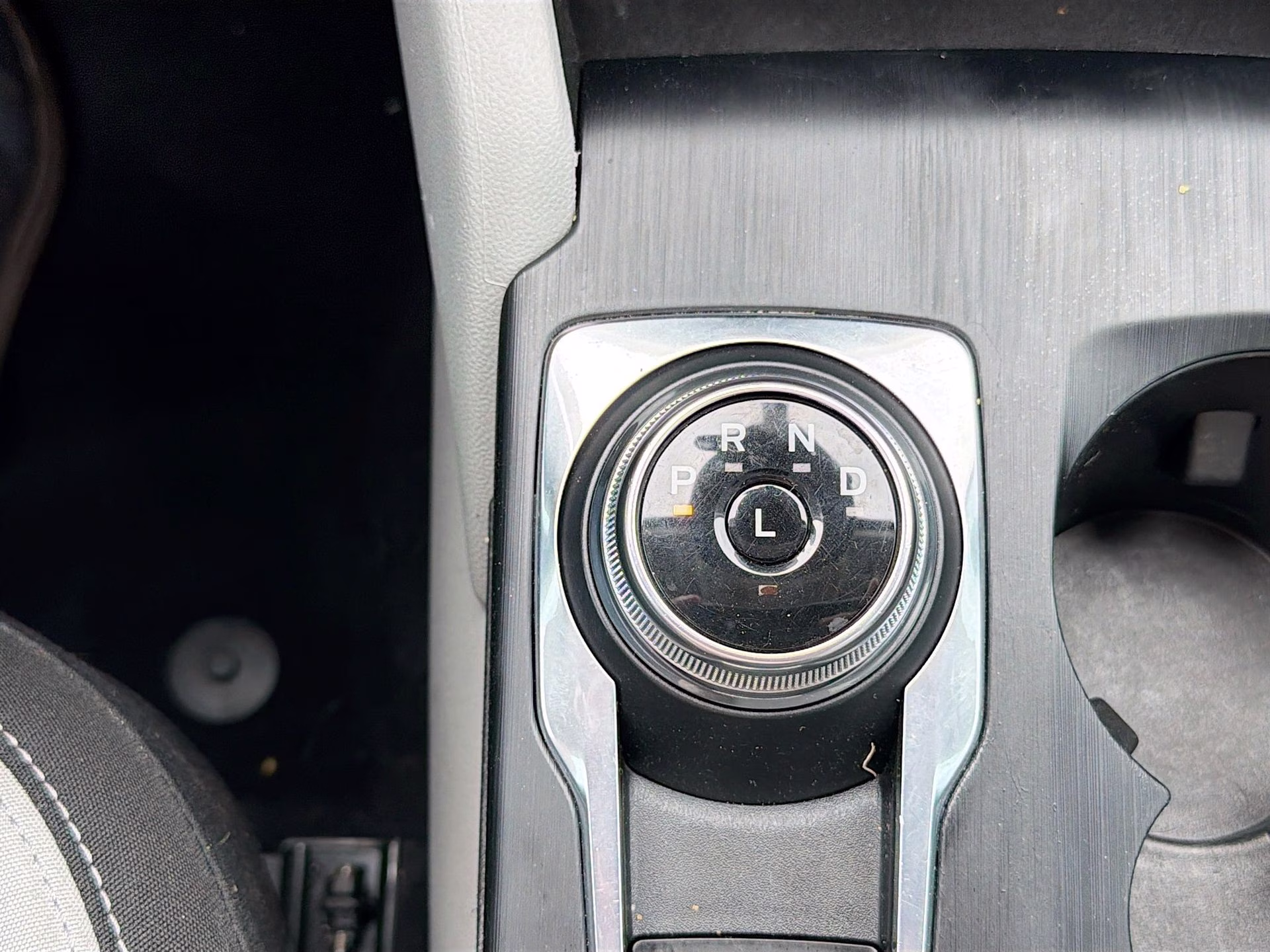 2024 Oxford White Ford Escape Active FWD SUV