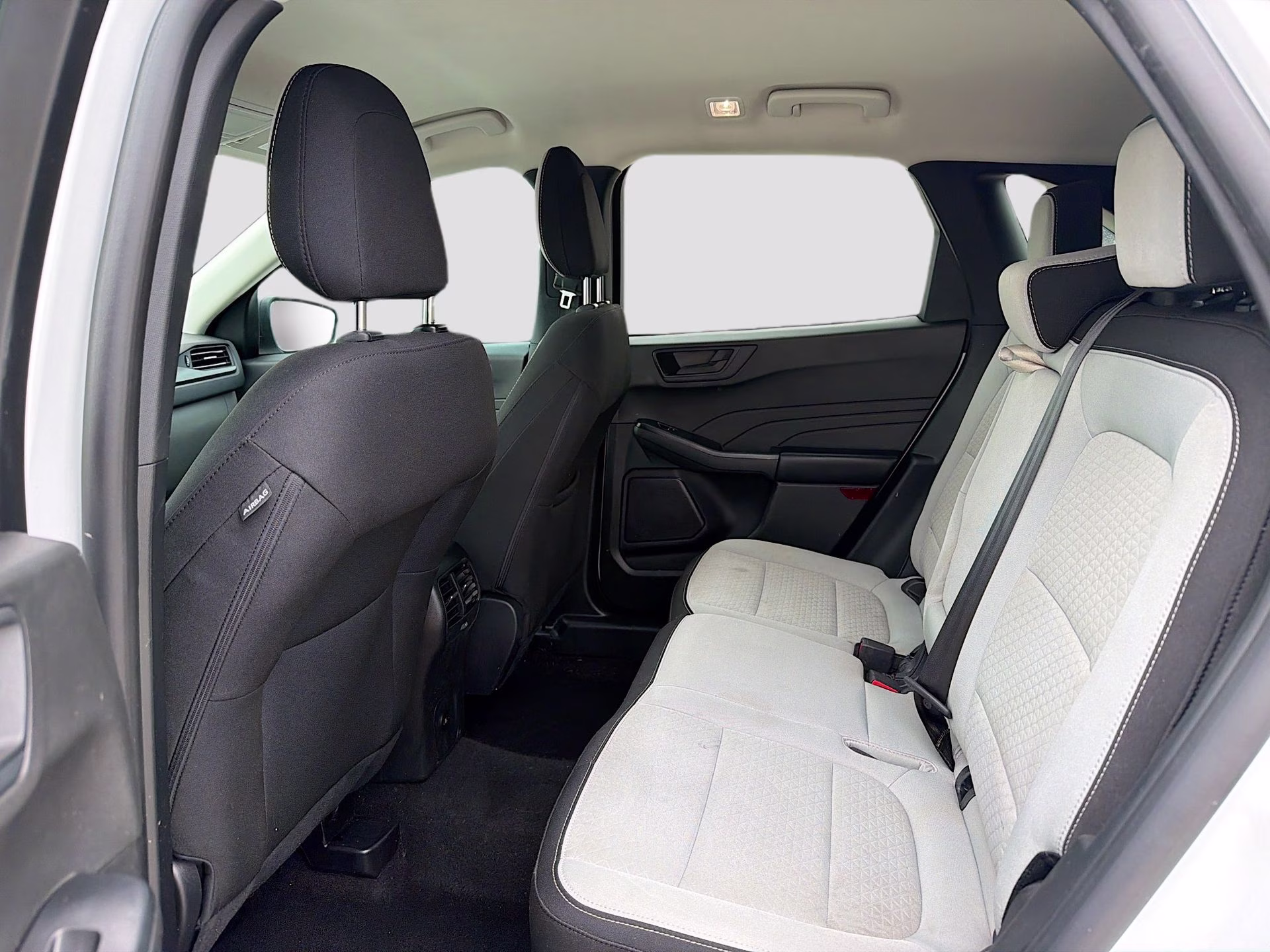 2024 Oxford White Ford Escape Active FWD SUV
