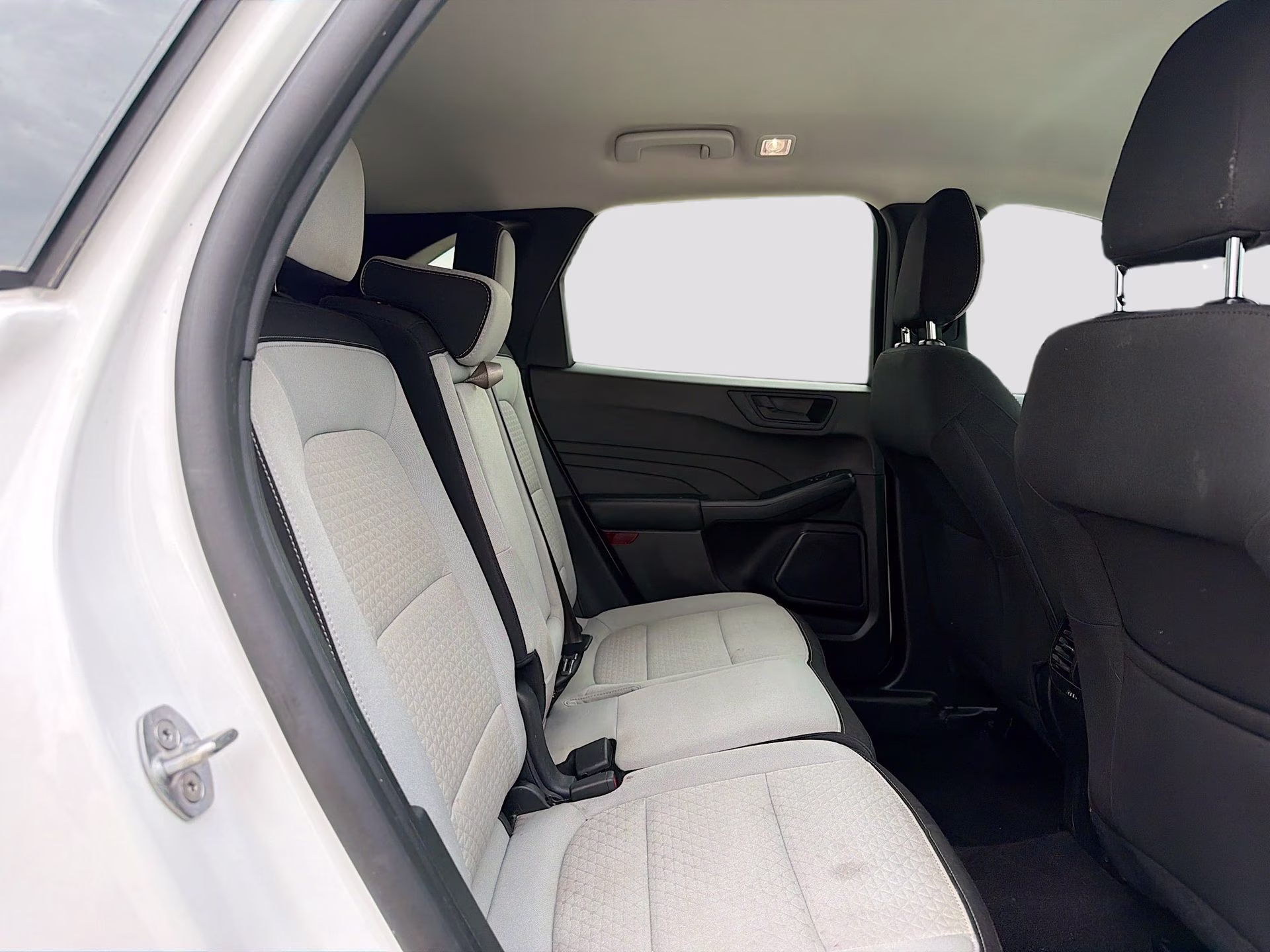2024 Oxford White Ford Escape Active FWD SUV