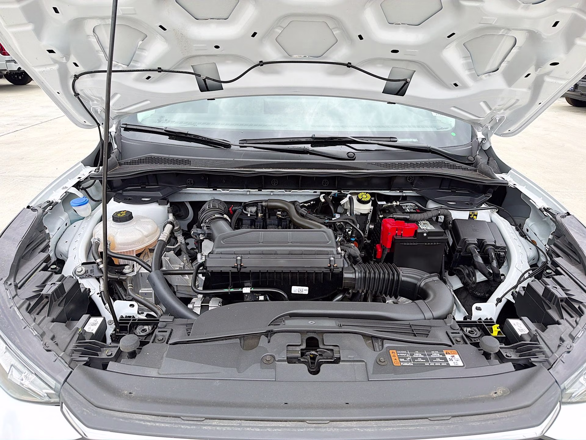 2024 Oxford White Ford Escape Active FWD SUV