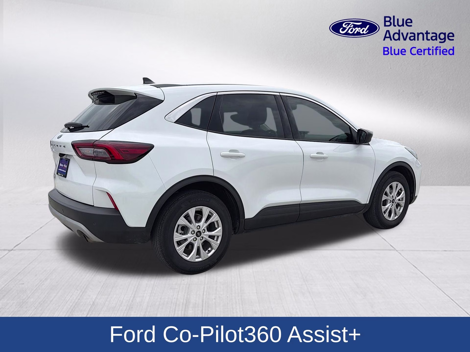 2024 Oxford White Ford Escape Active FWD SUV