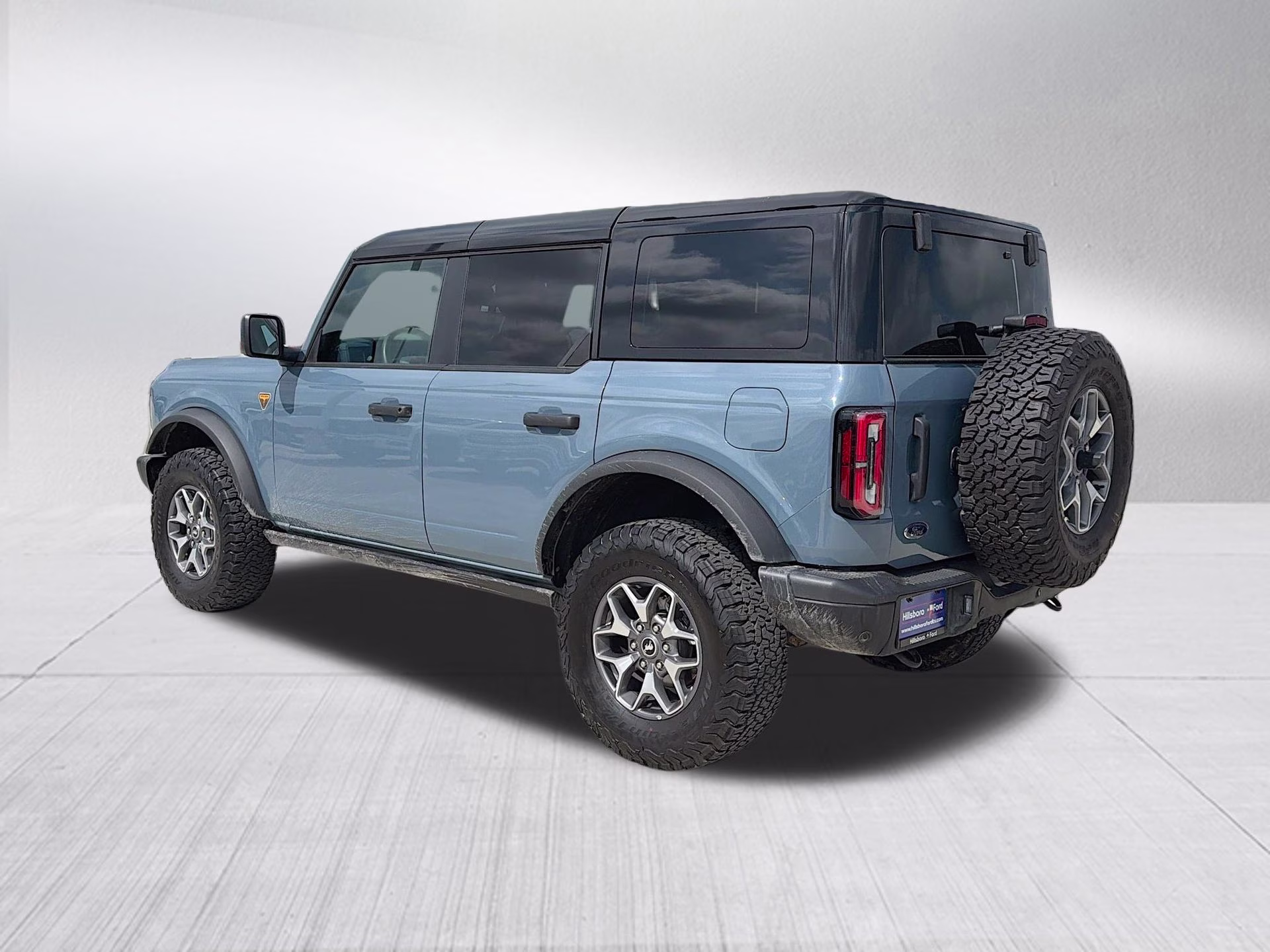 2025 Azure Gray Metallic Tri-Coat Ford Bronco Badlands 4X4 SUV