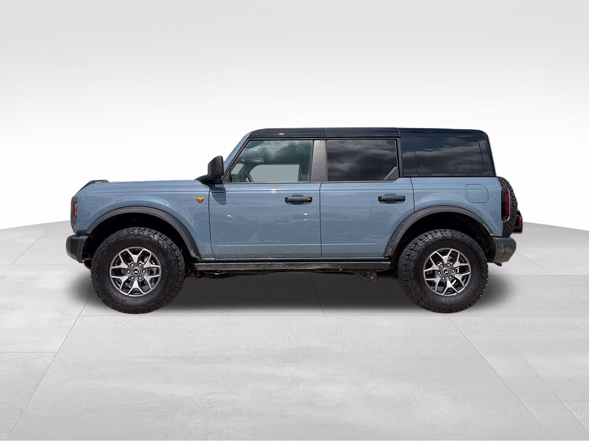 2025 Azure Gray Metallic Tri-Coat Ford Bronco Badlands 4X4 SUV