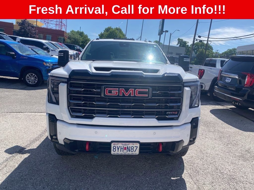 2025 Summit White GMC Sierra 2500HD AT4 4X4 Truck