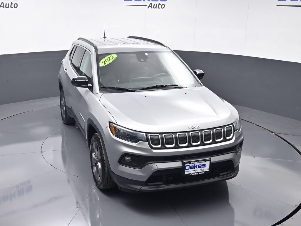 2022 Billet Silver Metallic Clearcoat Jeep Compass Latitude Lux 4X4 SUV