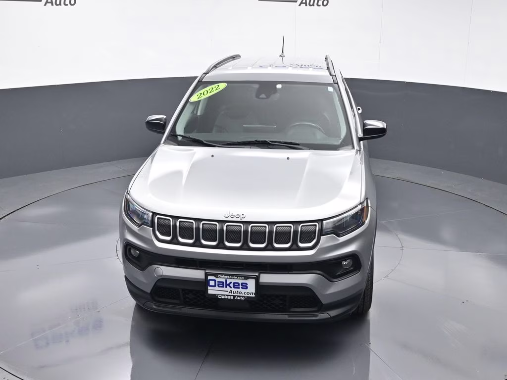 2022 Billet Silver Metallic Clearcoat Jeep Compass Latitude Lux 4X4 SUV