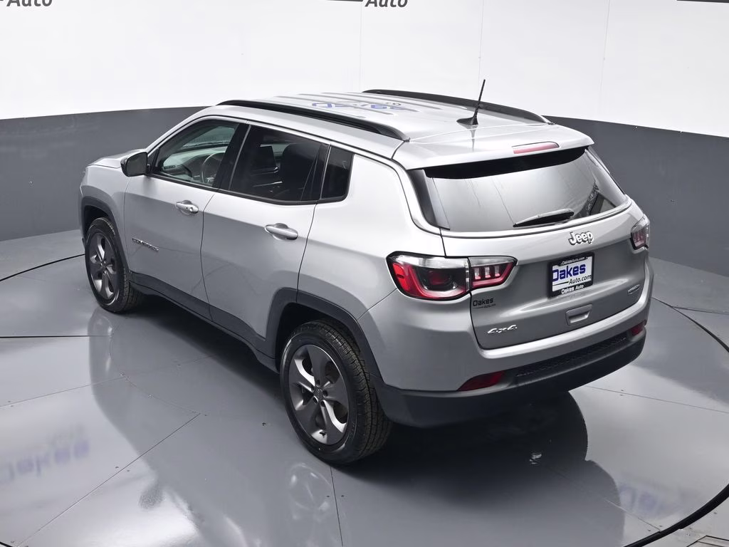 2022 Billet Silver Metallic Clearcoat Jeep Compass Latitude Lux 4X4 SUV