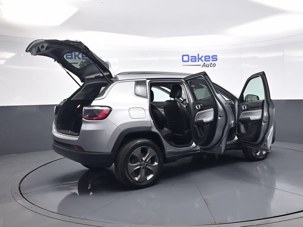 2022 Billet Silver Metallic Clearcoat Jeep Compass Latitude Lux 4X4 SUV