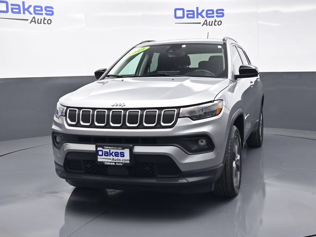 2022 Billet Silver Metallic Clearcoat Jeep Compass Latitude Lux 4X4 SUV