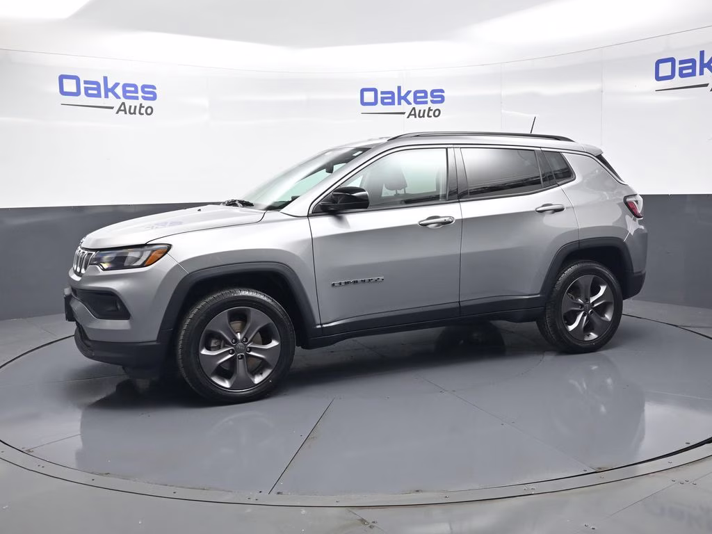 2022 Billet Silver Metallic Clearcoat Jeep Compass Latitude Lux 4X4 SUV