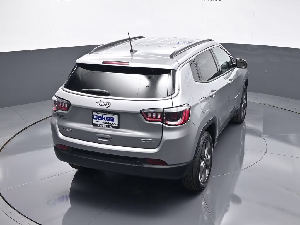 2022 Billet Silver Metallic Clearcoat Jeep Compass Latitude Lux 4X4 SUV