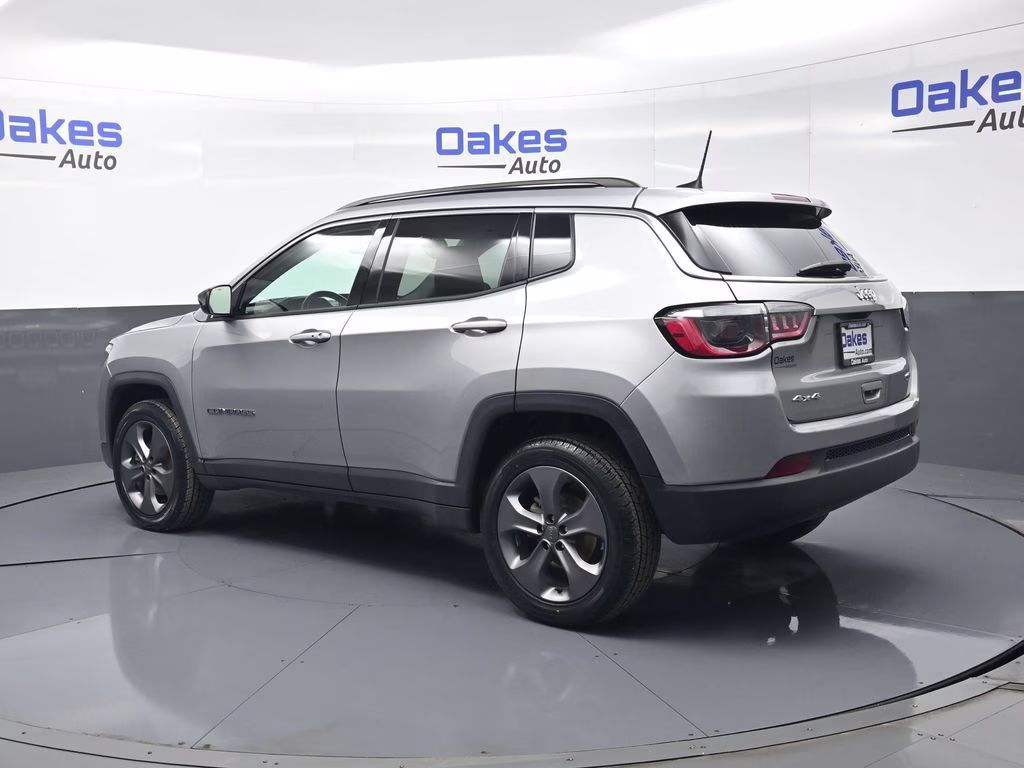 2022 Billet Silver Metallic Clearcoat Jeep Compass Latitude Lux 4X4 SUV