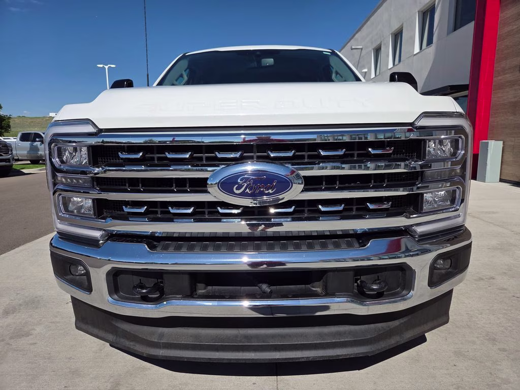 2024 White Ford Super Duty F-350 SRW Lariat 4X4 Truck