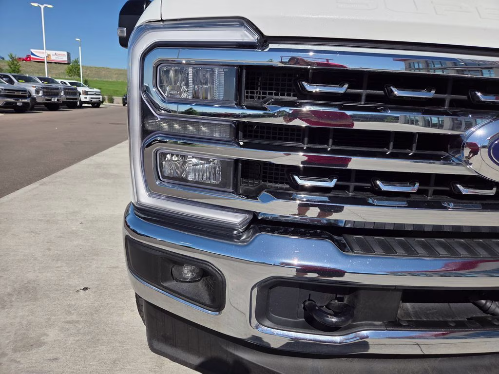 2024 White Ford Super Duty F-350 SRW Lariat 4X4 Truck