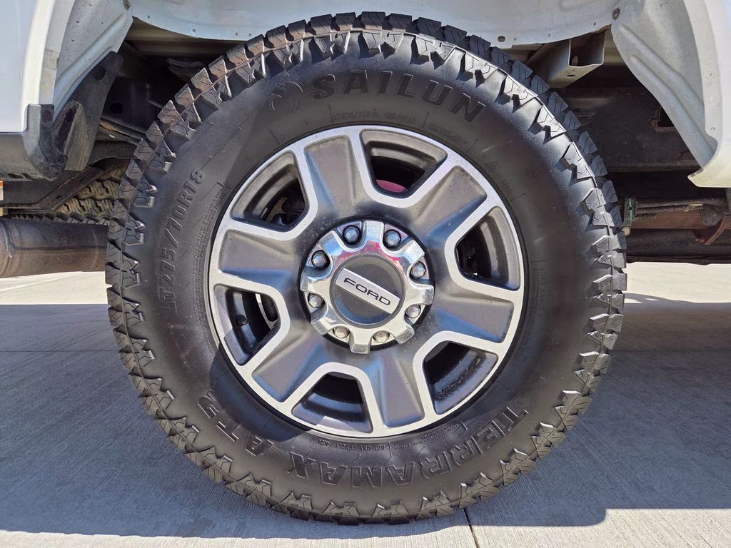 2024 White Ford Super Duty F-350 SRW Lariat 4X4 Truck