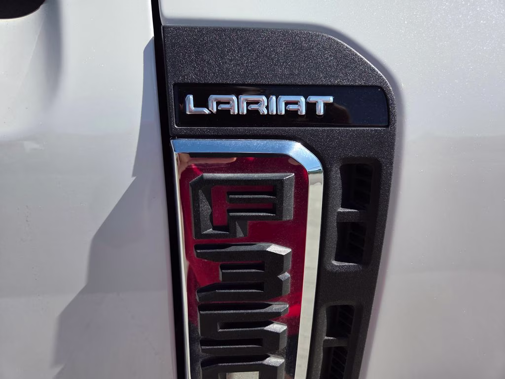 2024 White Ford Super Duty F-350 SRW Lariat 4X4 Truck