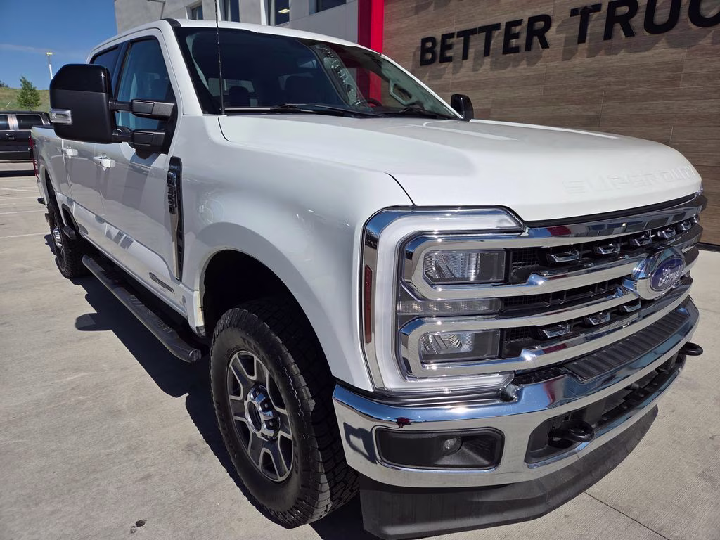 2024 White Ford Super Duty F-350 SRW Lariat 4X4 Truck