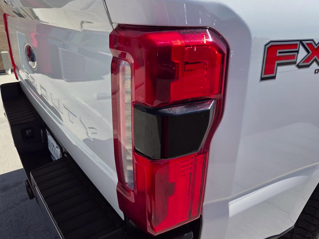 2024 White Ford Super Duty F-350 SRW Lariat 4X4 Truck