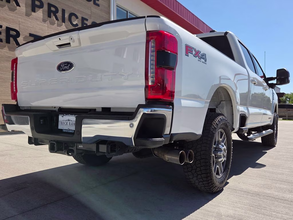 2024 White Ford Super Duty F-350 SRW Lariat 4X4 Truck