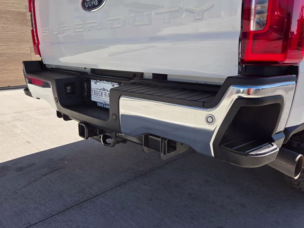 2024 White Ford Super Duty F-350 SRW Lariat 4X4 Truck