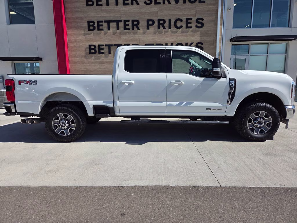 2024 White Ford Super Duty F-350 SRW Lariat 4X4 Truck