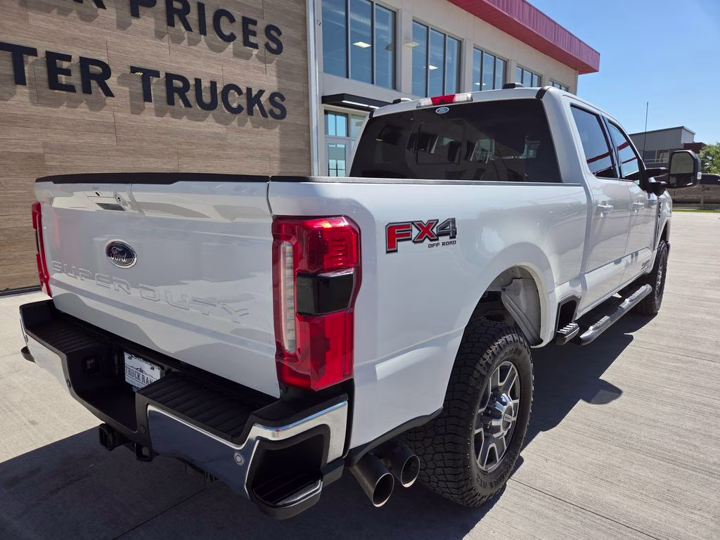 2024 White Ford Super Duty F-350 SRW Lariat 4X4 Truck