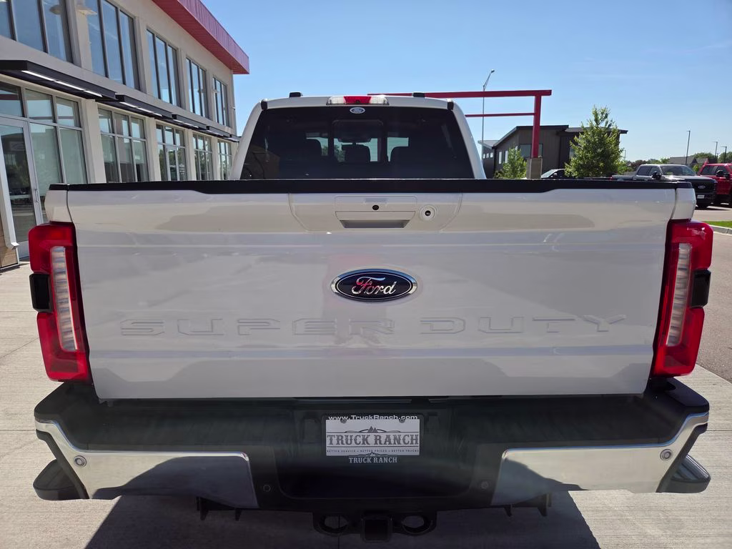 2024 White Ford Super Duty F-350 SRW Lariat 4X4 Truck