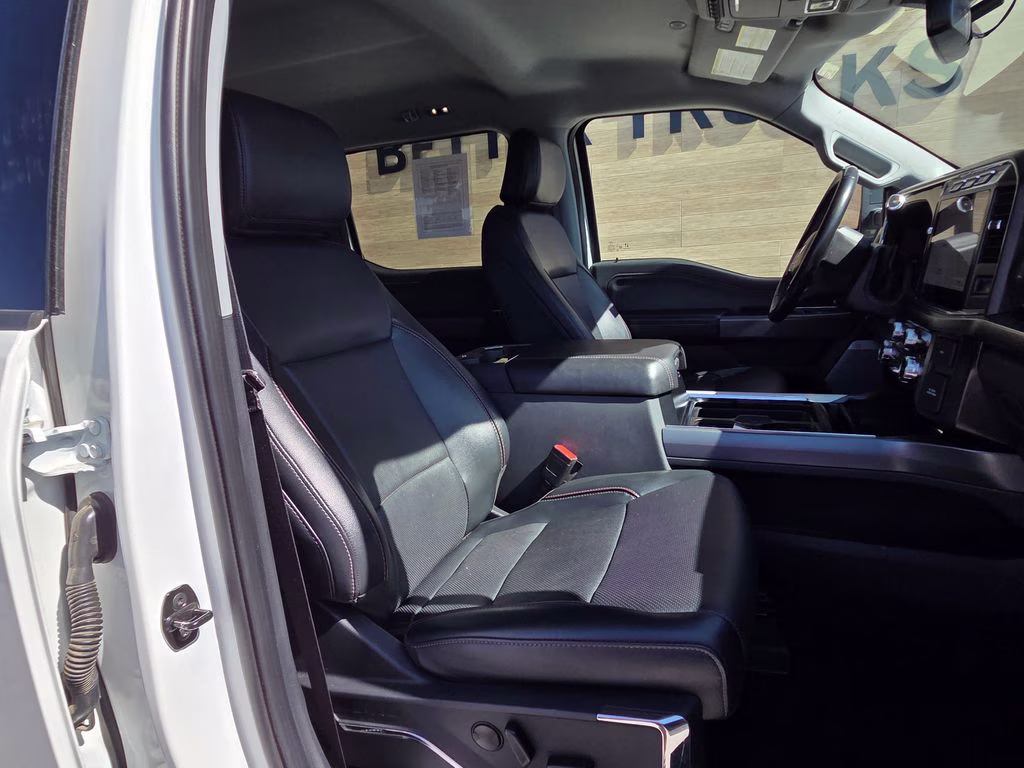 2024 White Ford Super Duty F-350 SRW Lariat 4X4 Truck