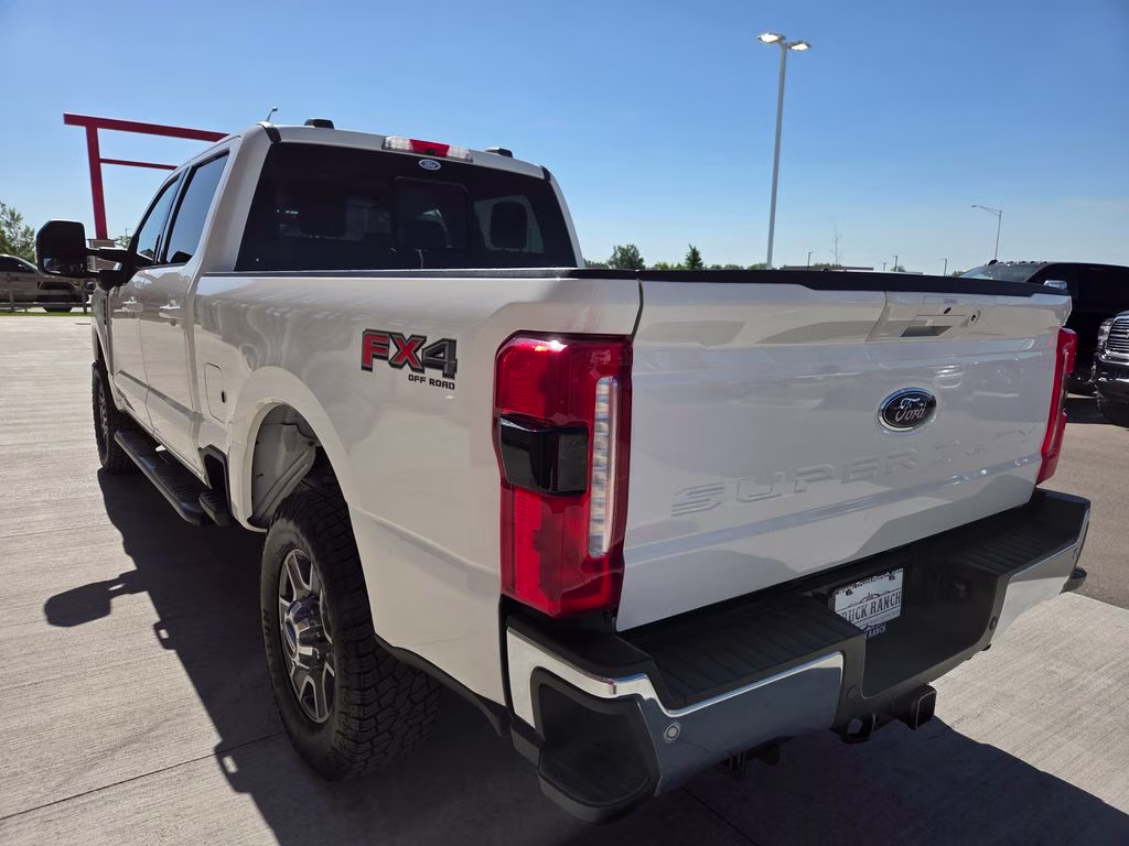 2024 White Ford Super Duty F-350 SRW Lariat 4X4 Truck