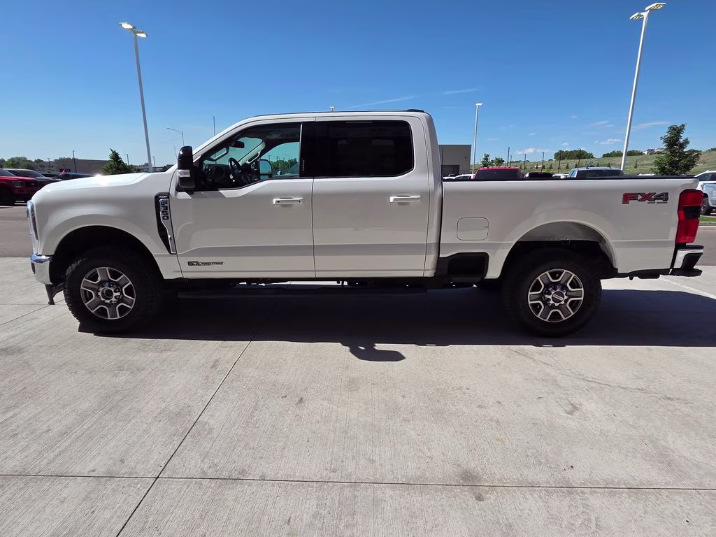 2024 White Ford Super Duty F-350 SRW Lariat 4X4 Truck