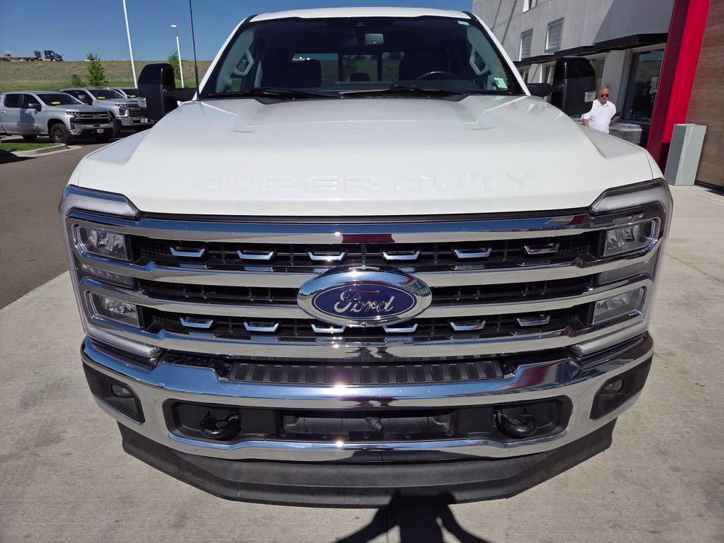 2024 White Ford Super Duty F-350 SRW Lariat 4X4 Truck