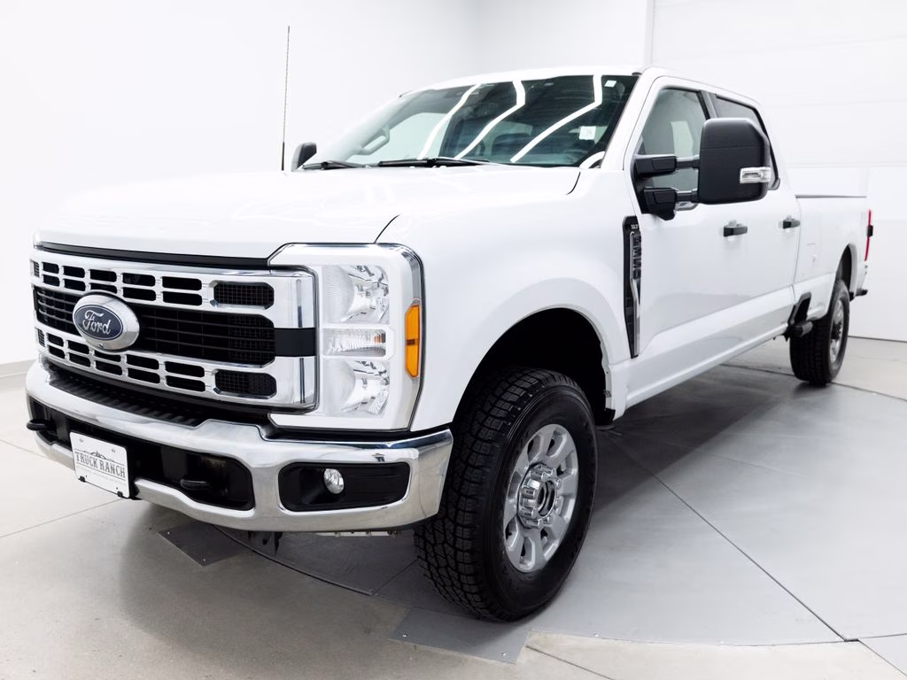 2023 White Ford Super Duty F-350 SRW XLT 4X4 Truck