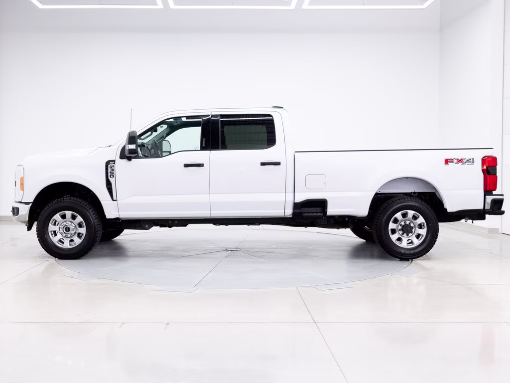2023 White Ford Super Duty F-350 SRW XLT 4X4 Truck