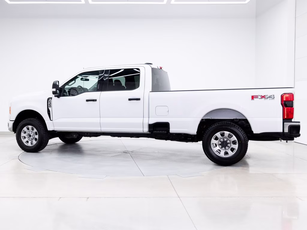 2023 White Ford Super Duty F-350 SRW XLT 4X4 Truck