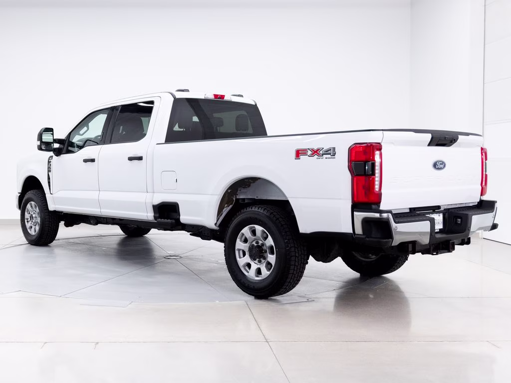 2023 White Ford Super Duty F-350 SRW XLT 4X4 Truck