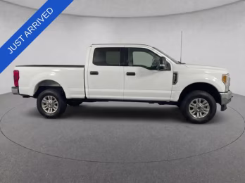 2017 Oxford White Ford Super Duty F-250 SRW XLT 4X4 Truck