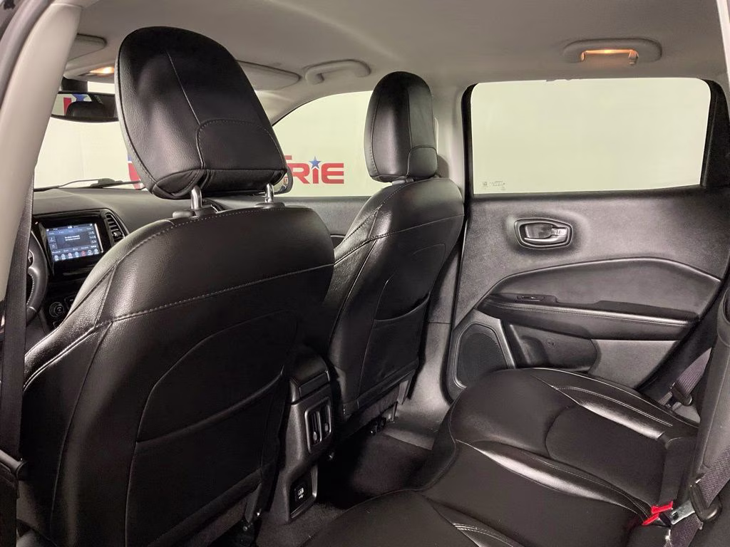 2020 Diamond Black Crystal Pearlcoat Jeep Compass Altitude FWD SUV