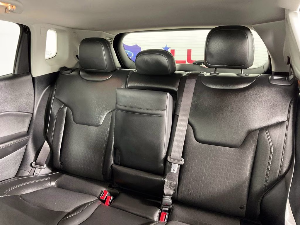 2020 Diamond Black Crystal Pearlcoat Jeep Compass Altitude FWD SUV