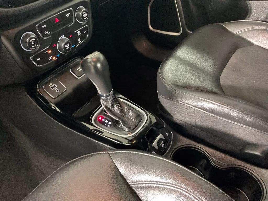 2020 Diamond Black Crystal Pearlcoat Jeep Compass Altitude FWD SUV
