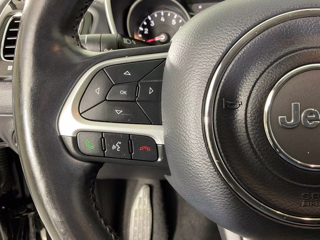 2020 Diamond Black Crystal Pearlcoat Jeep Compass Altitude FWD SUV