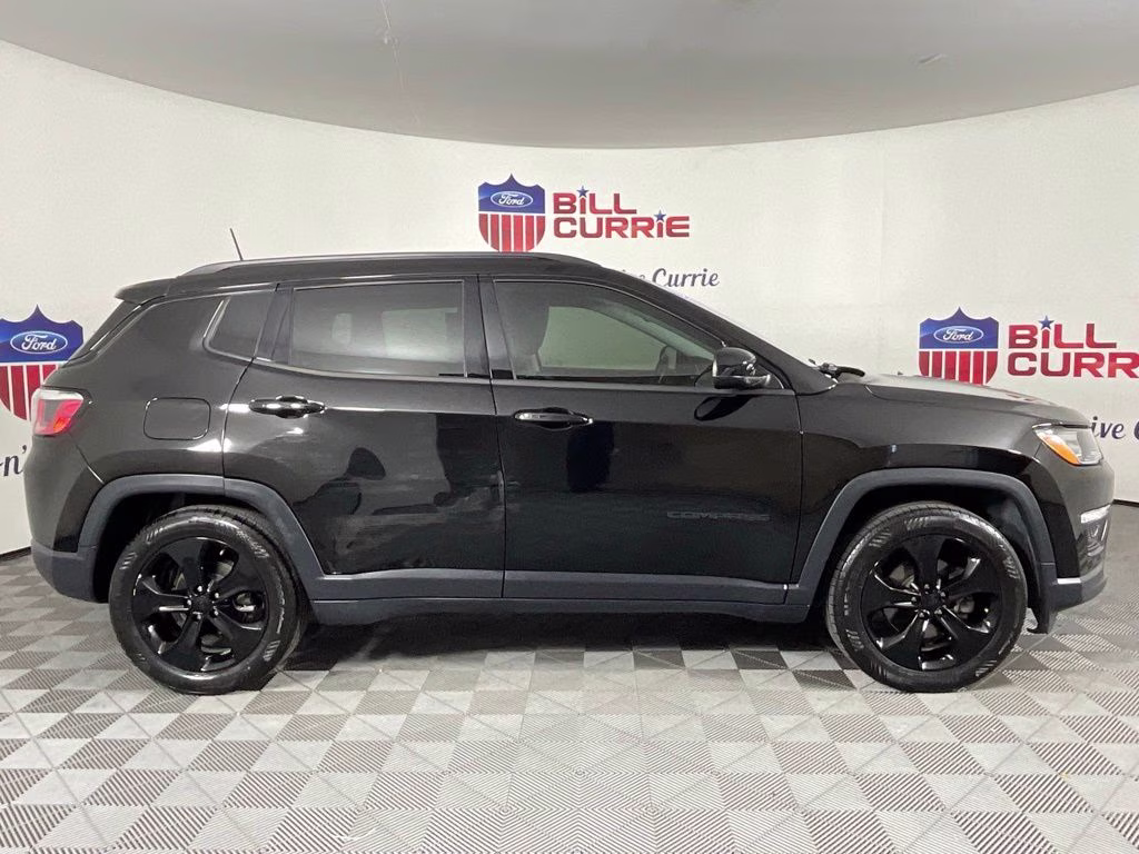 2020 Diamond Black Crystal Pearlcoat Jeep Compass Altitude FWD SUV