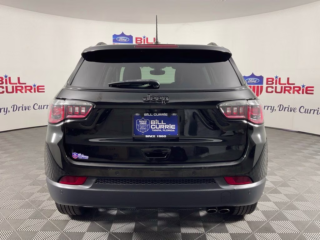 2020 Diamond Black Crystal Pearlcoat Jeep Compass Altitude FWD SUV
