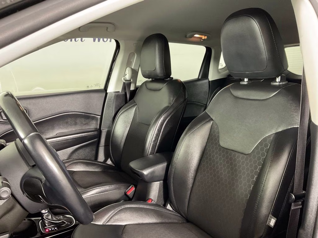 2020 Diamond Black Crystal Pearlcoat Jeep Compass Altitude FWD SUV