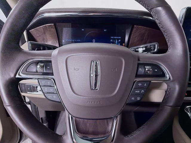 2022 Pearl Metallic Lincoln Navigator Reserve 4X4 SUV