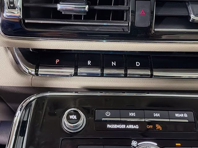 2022 Pearl Metallic Lincoln Navigator Reserve 4X4 SUV