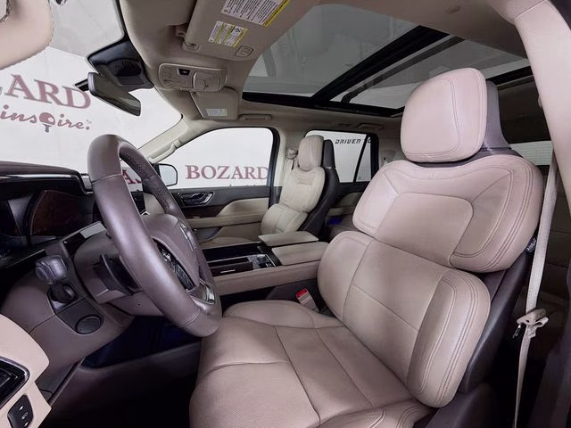 2022 Pearl Metallic Lincoln Navigator Reserve 4X4 SUV