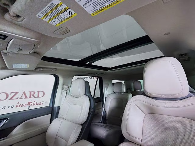 2022 Pearl Metallic Lincoln Navigator Reserve 4X4 SUV