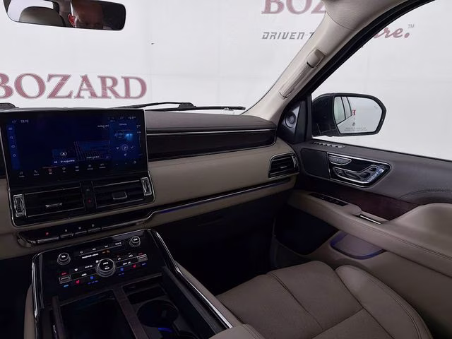 2022 Pearl Metallic Lincoln Navigator Reserve 4X4 SUV