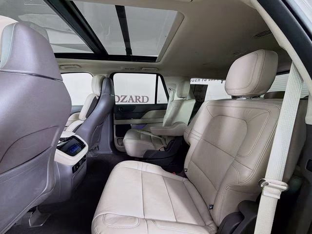 2022 Pearl Metallic Lincoln Navigator Reserve 4X4 SUV